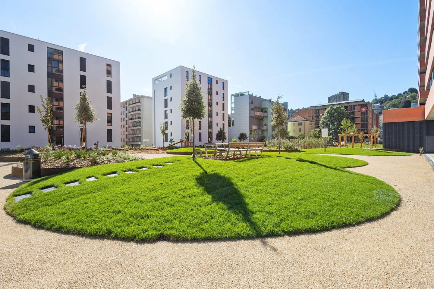 Appartement Moderne avec Terrasse - Photo 2 sur 10