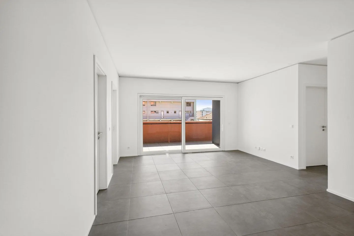 Appartement Moderne avec Terrasse - Photo 3 sur 10