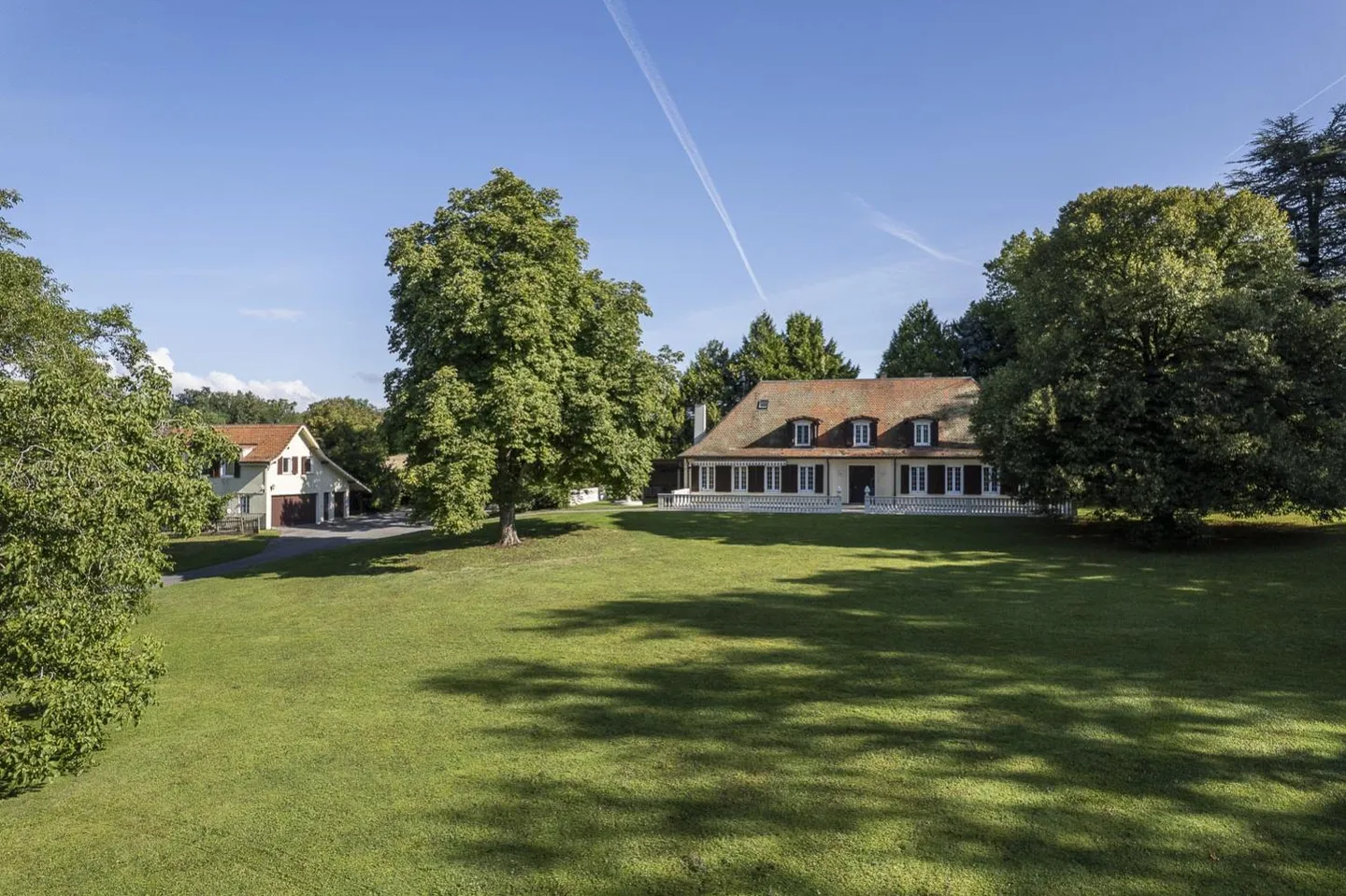 Propriété de plus de 13'000 m² avec dépendance et piscine - Photo 2 sur 24