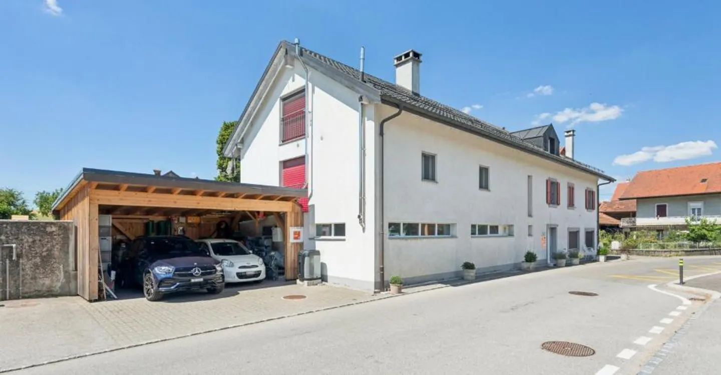 Immeuble résidentiel avec spa - Photo 1 sur 11