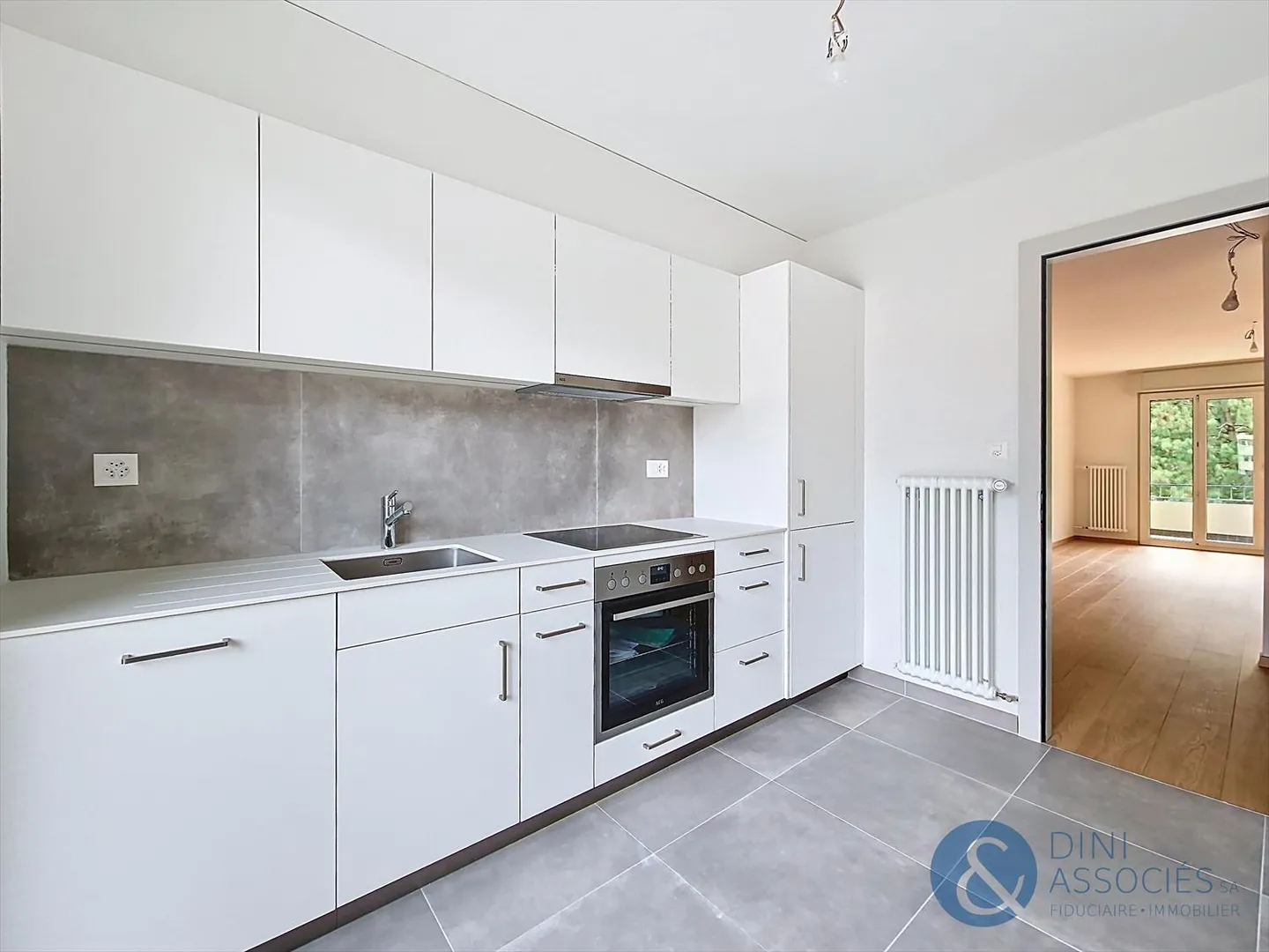 4.5 Room Apartment - Photo 1 of 8