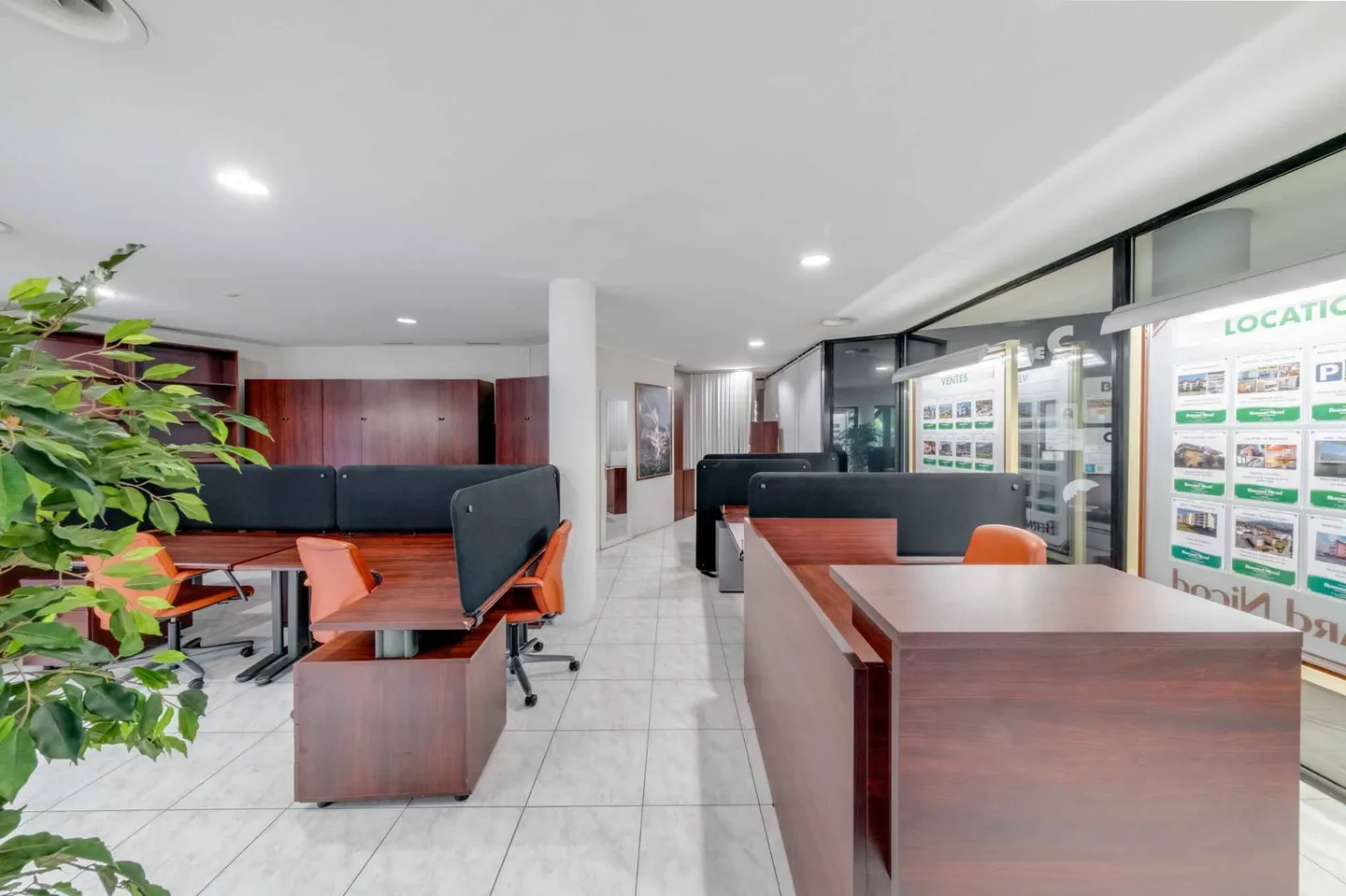 Espace Commercial avec Dépôt - Photo 2 sur 10