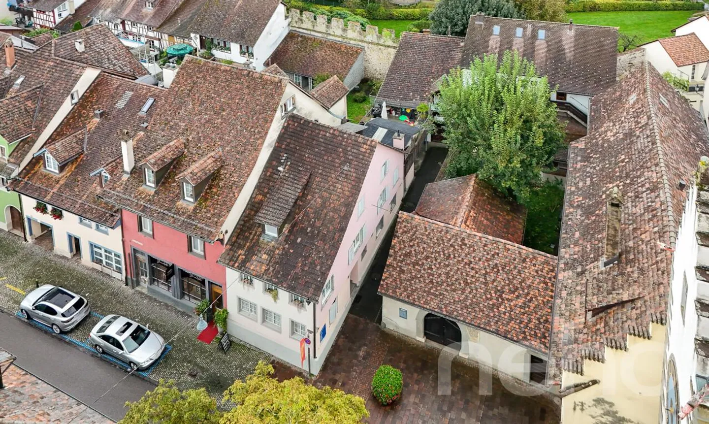 Multi-family house with 4 apartments, studio and garage in a central location - Photo 1 of 13