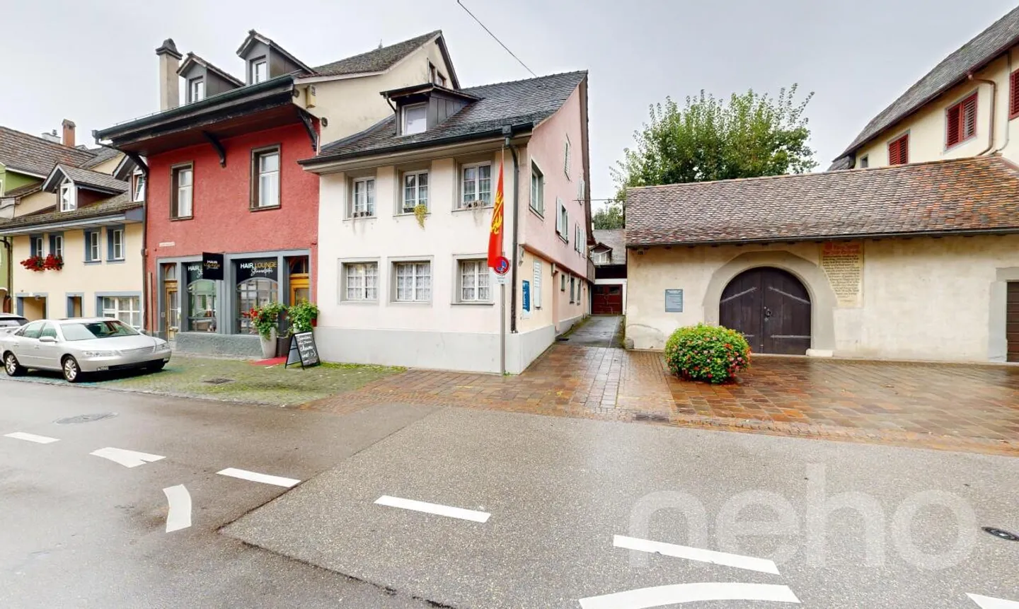 Multi-family house with 4 apartments, studio and garage in a central location - Photo 2 of 13