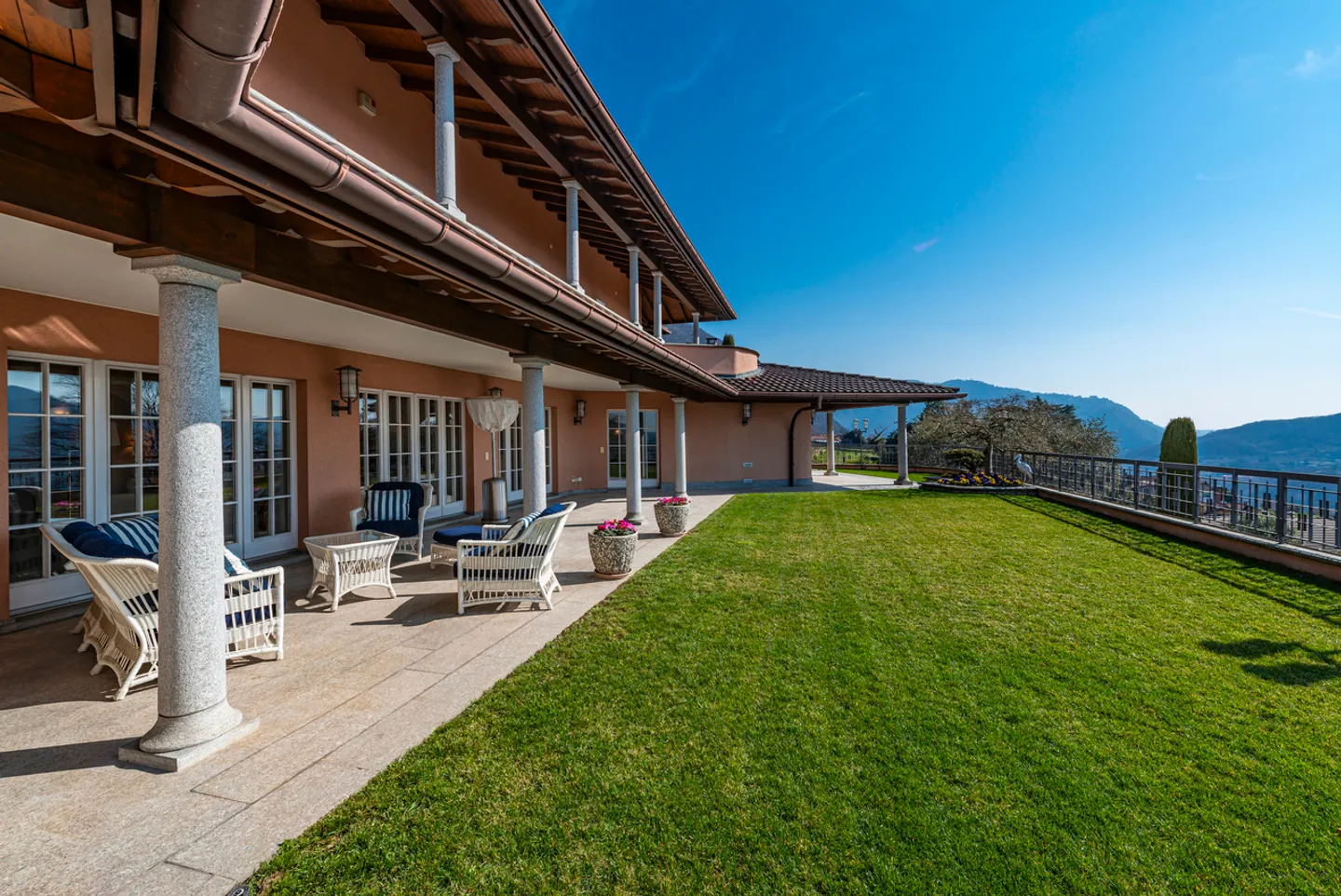 Villa in vendita - Foto 2 di 27