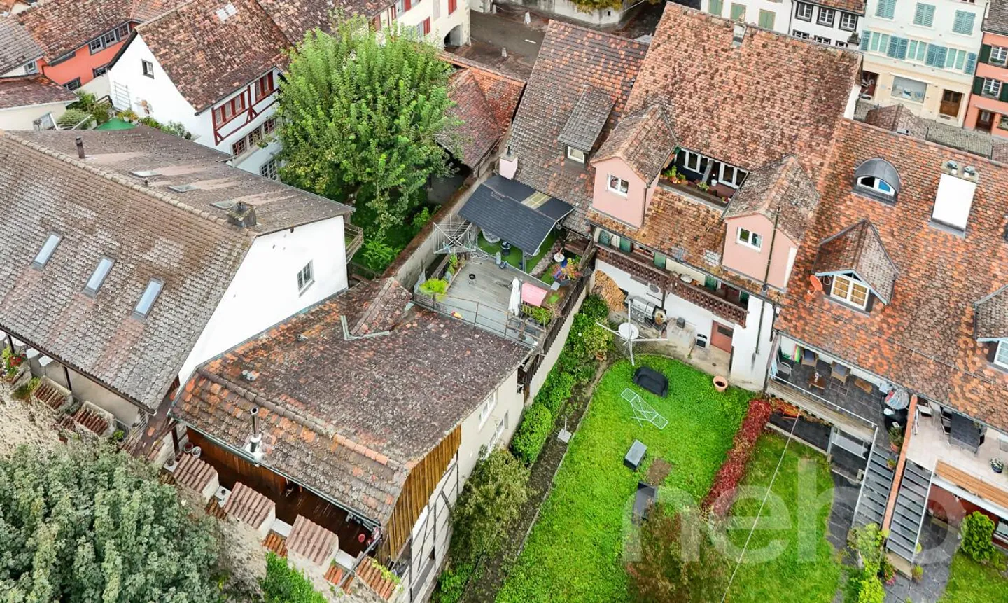 Multi-family house with 4 apartments, studio and garage in a central location - Photo 11 of 13