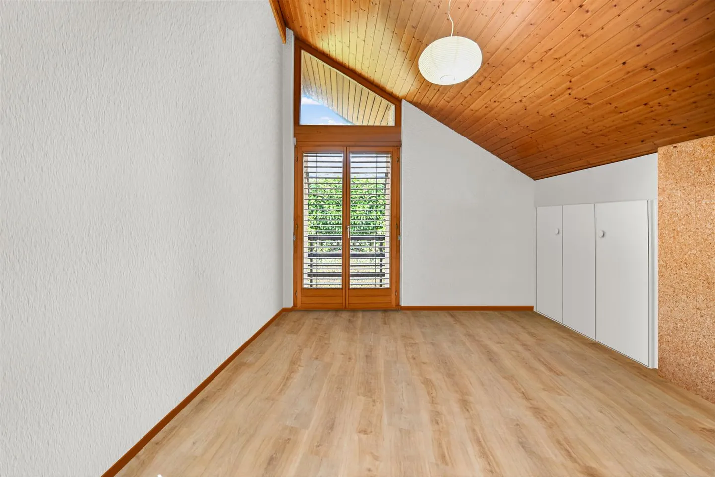 BRENT - EINZELVILLA MIT 6,5 ZIMMERN UND SCHÖNEM SEEBLICK UND POOL - Foto 5 von 13