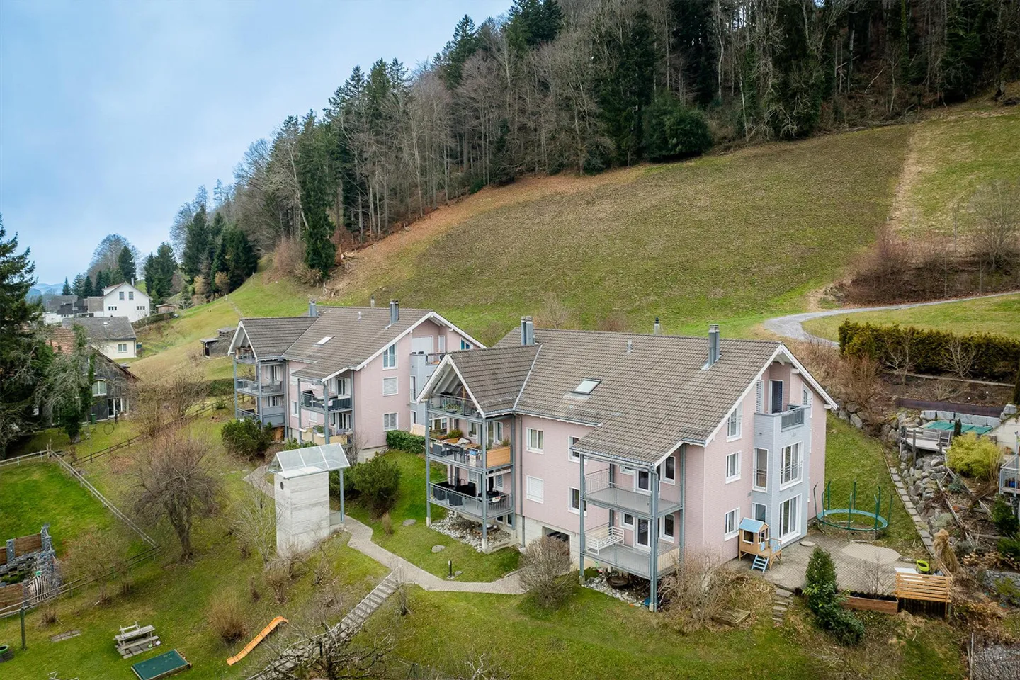 Luminoso appartamento di 4,5 stanze con balcone e vista mozzafiato a Eggersriet - Foto 1 di 8