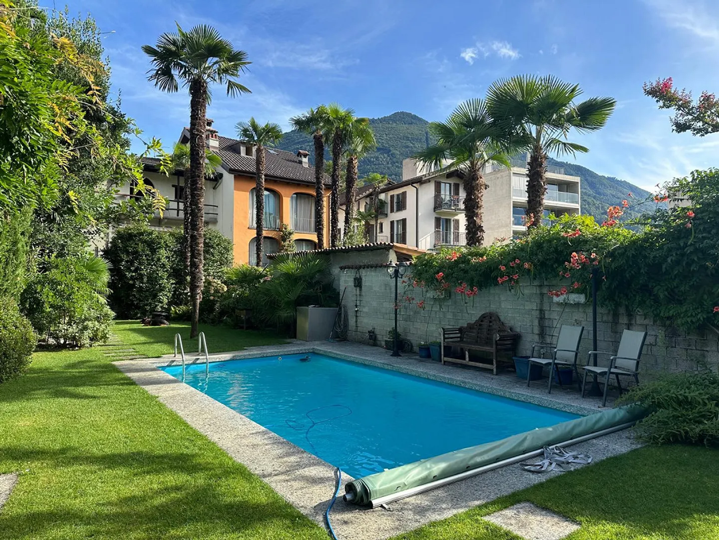 Casa familiare con piscina privata - Foto 1 di 5