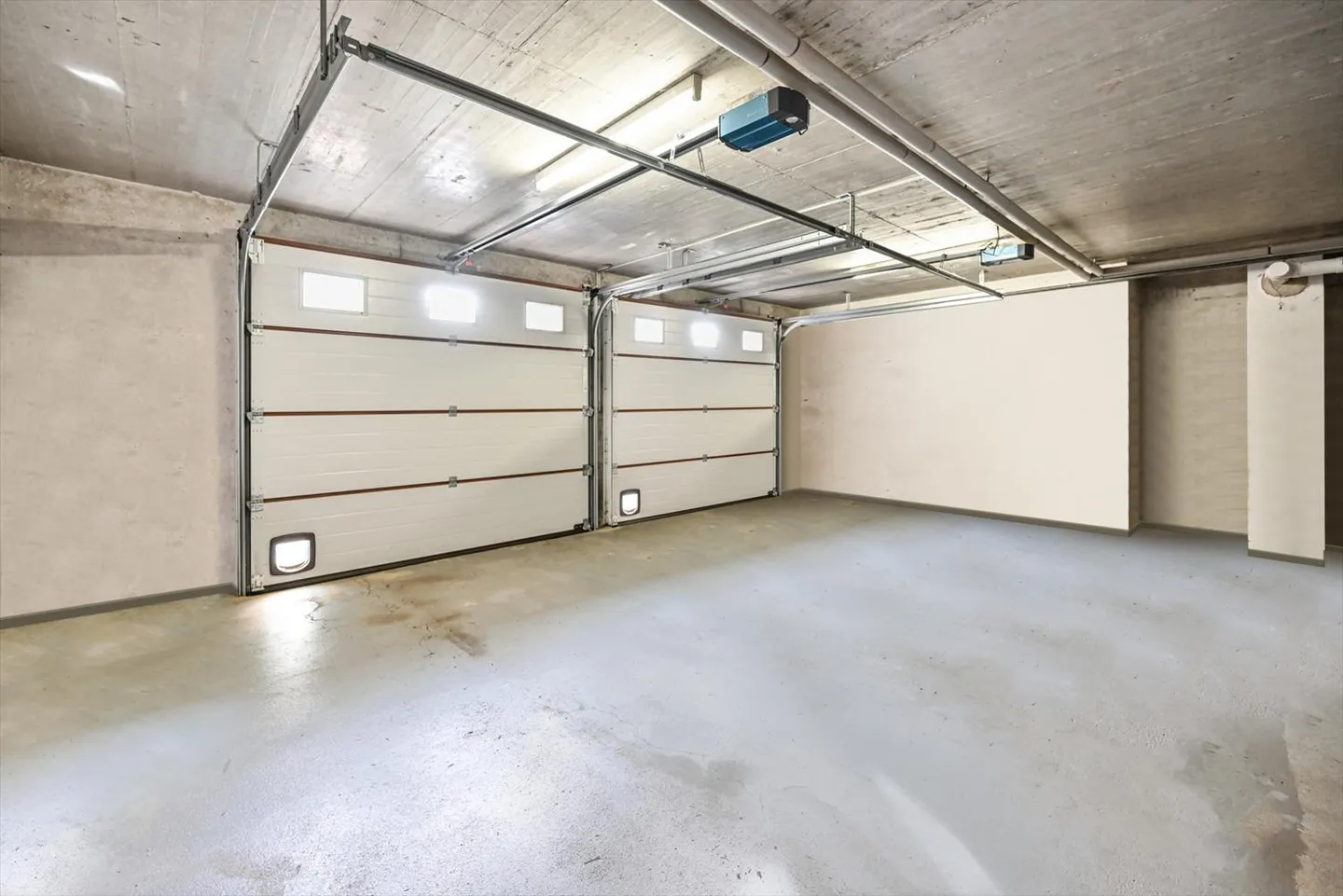 BRENT - EINZELVILLA MIT 6,5 ZIMMERN UND SCHÖNEM SEEBLICK UND POOL - Foto 12 von 13