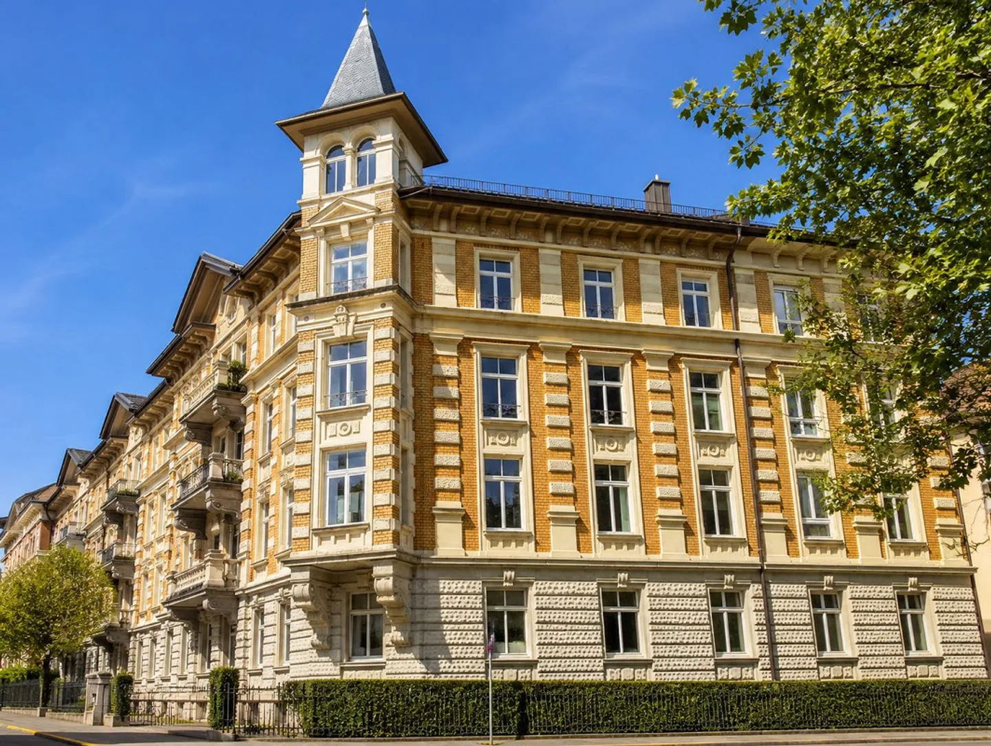 Immense appartement sous les combles de 6,5 pièces au centre de Saint-Gall - Photo 3 sur 8