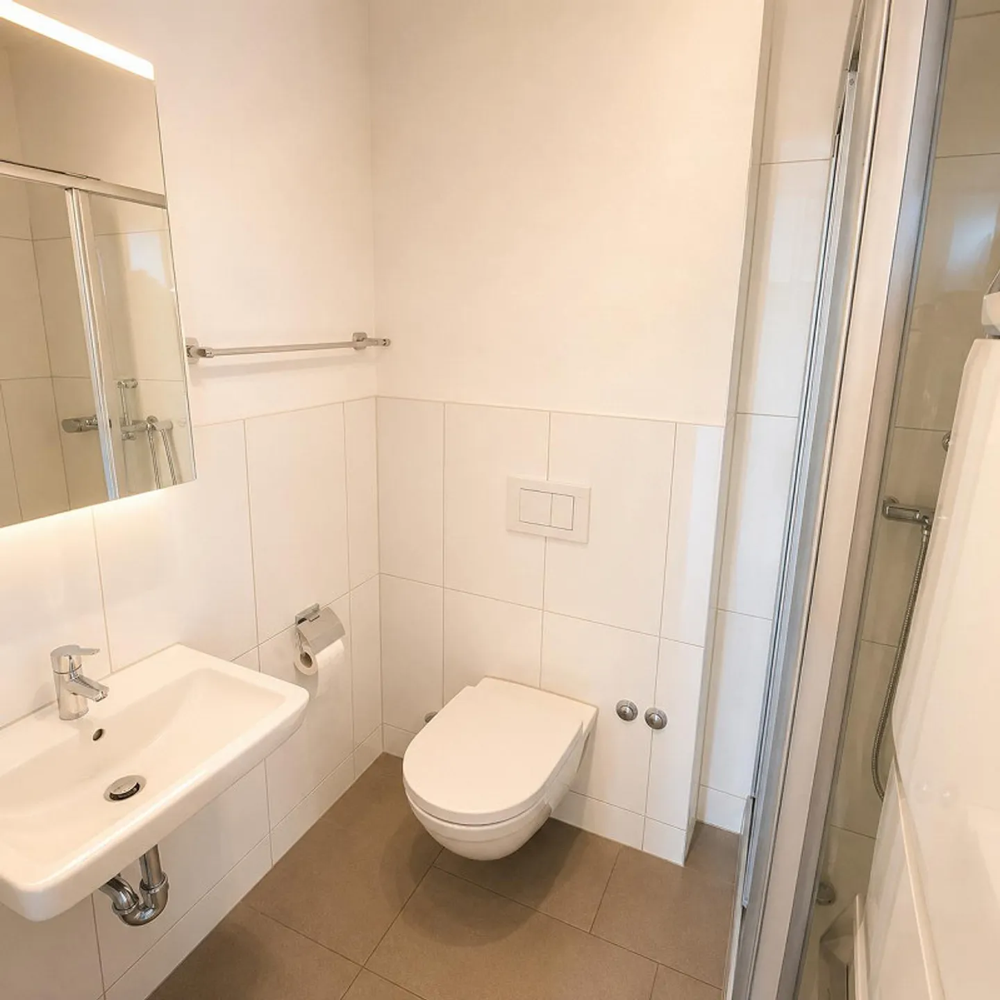 Immense appartement sous les combles de 6,5 pièces au centre de Saint-Gall - Photo 4 sur 8