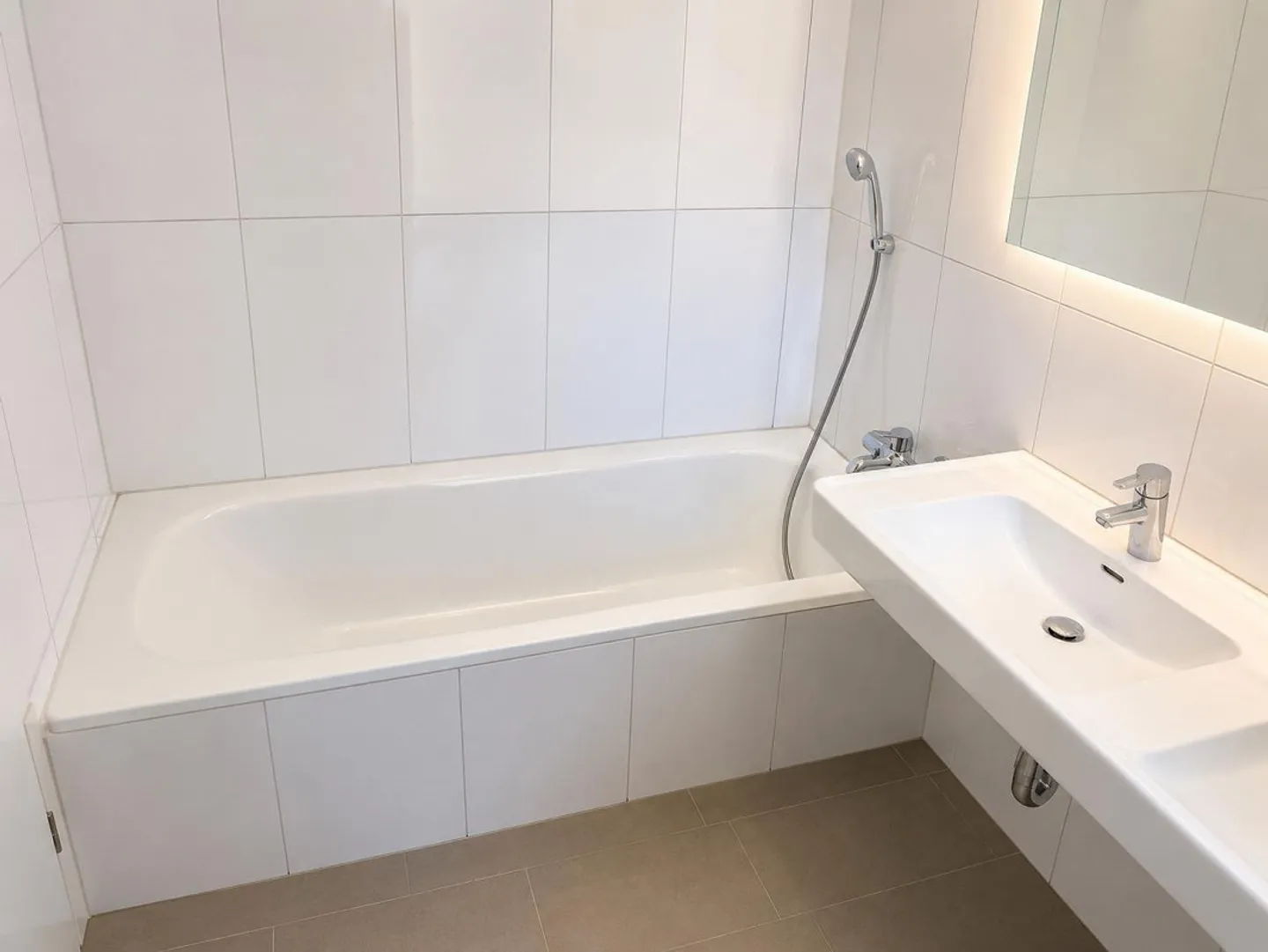 Immense appartement sous les combles de 6,5 pièces au centre de Saint-Gall - Photo 5 sur 8