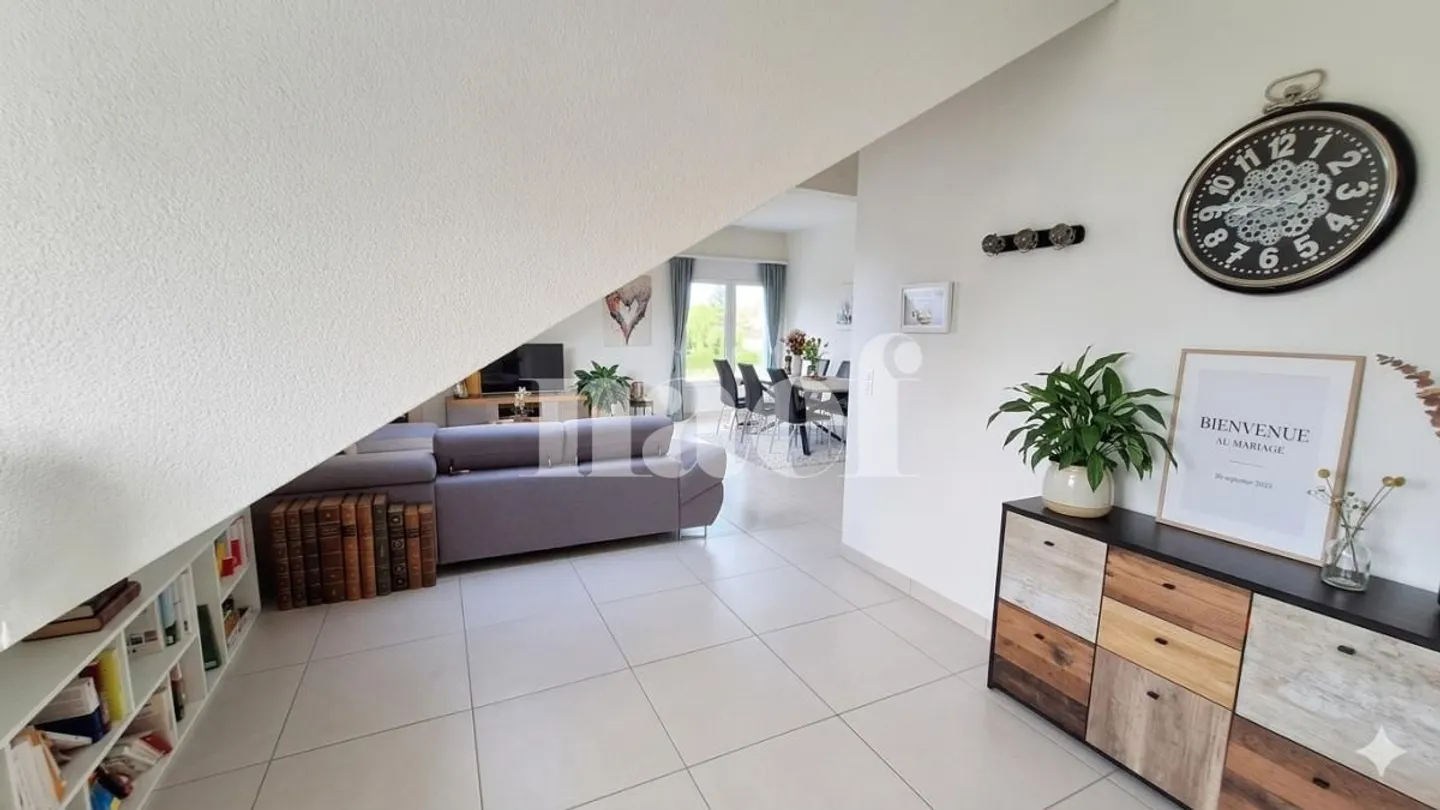Im Zentrum von Founex - schöne 3-Zimmer-Wohnung von ca. 82m2 im Dachgeschoss - Foto 3 von 5
