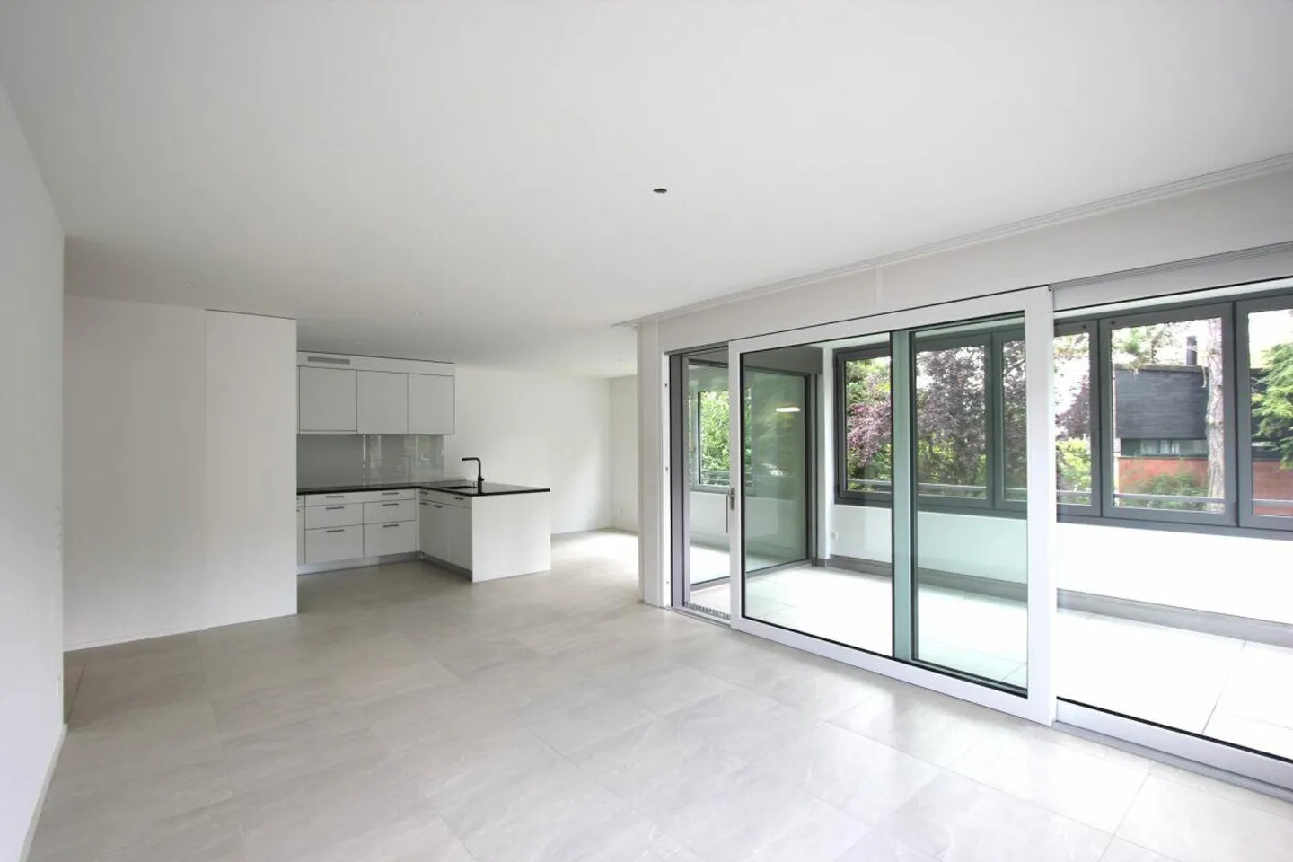 Appartement moderne de 3,5 pièces dans un immeuble neuf au 1er étage - Photo 2 sur 6