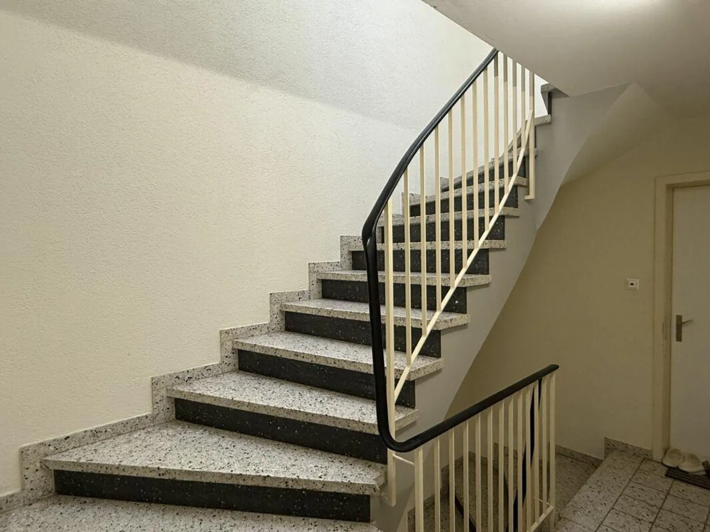 Fully rented multi-family house with 14 apartments - Photo 3 of 10