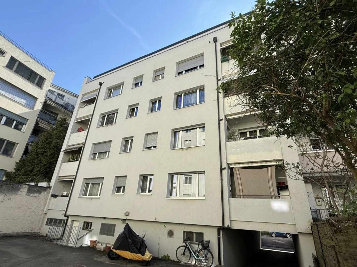 Fully rented multi-family house with 14 apartments - Photo 10 of 10