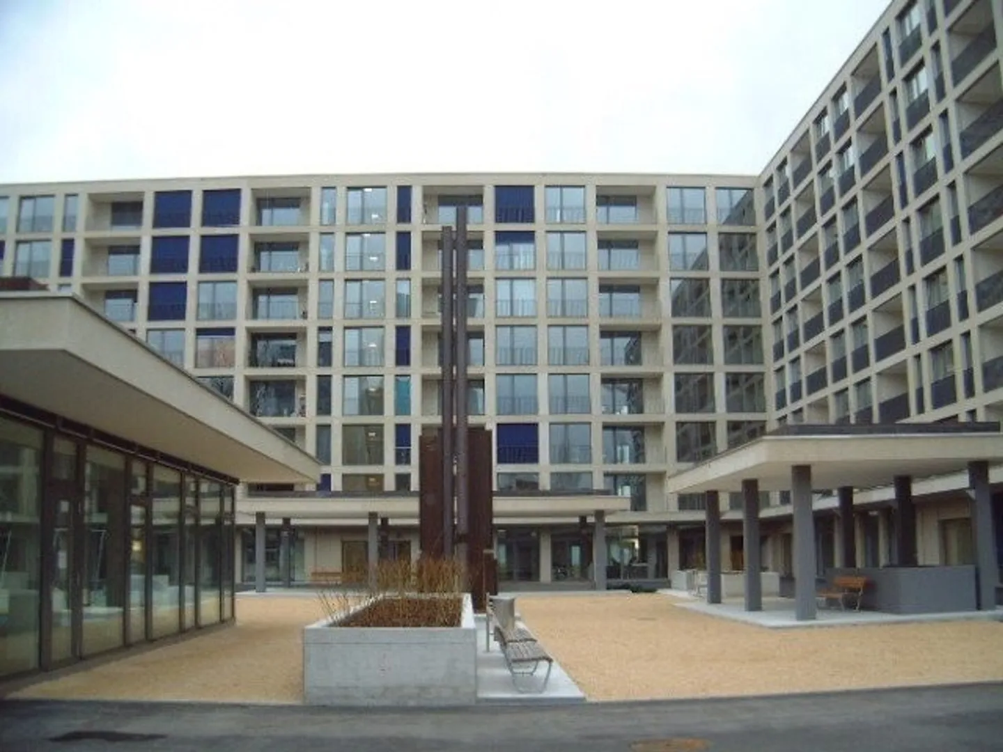 Vivere in città nel cuore di Oerlikon - Foto 1 di 7