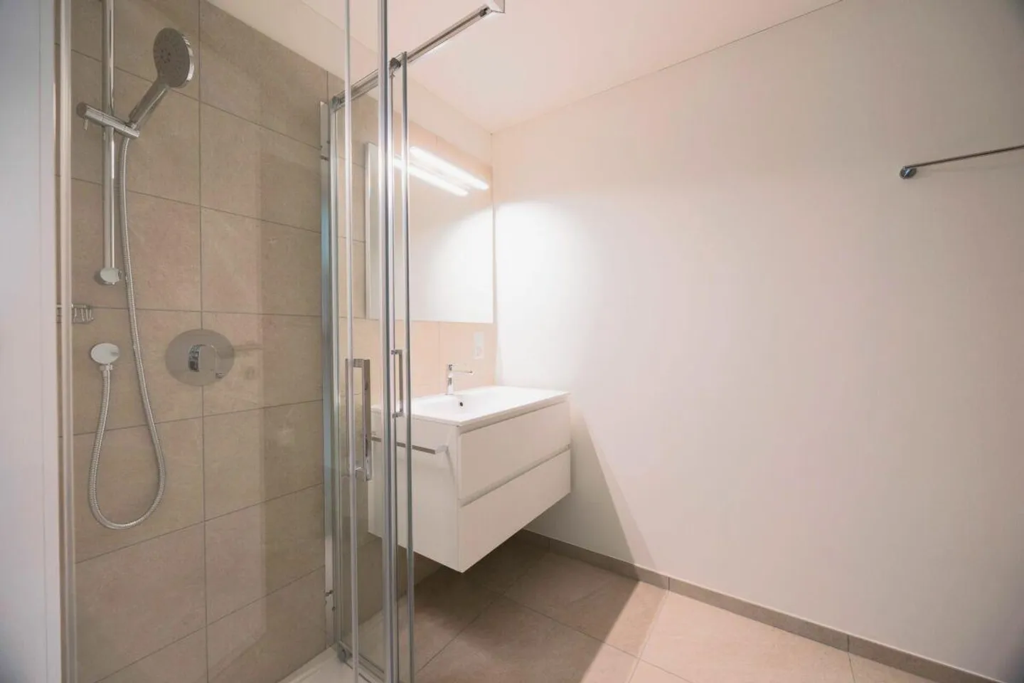 Last opportunity 4.5 rooms apartment with private garden in Gordola - Photo 7 of 12