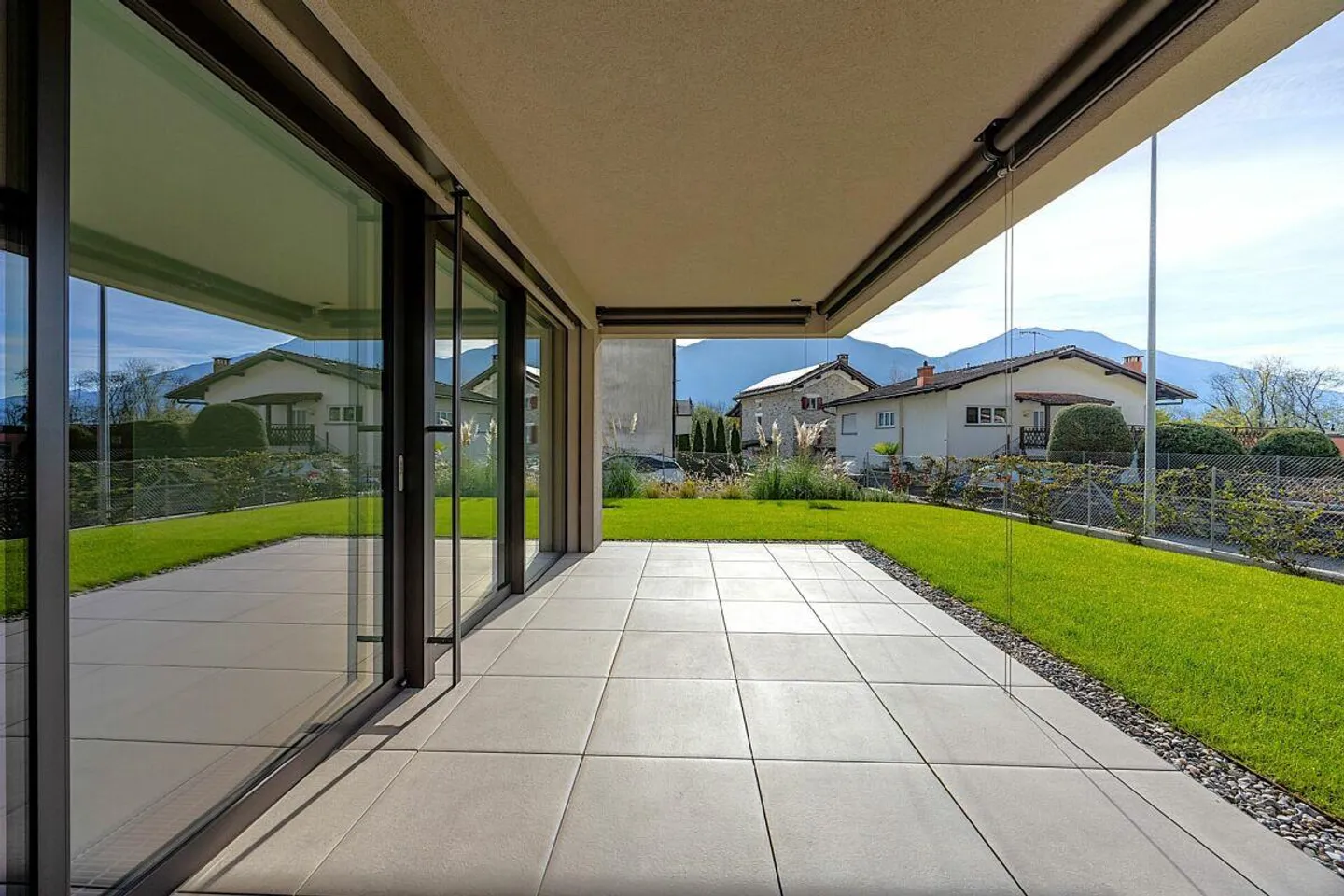 Last opportunity 4.5 rooms apartment with private garden in Gordola - Photo 8 of 12