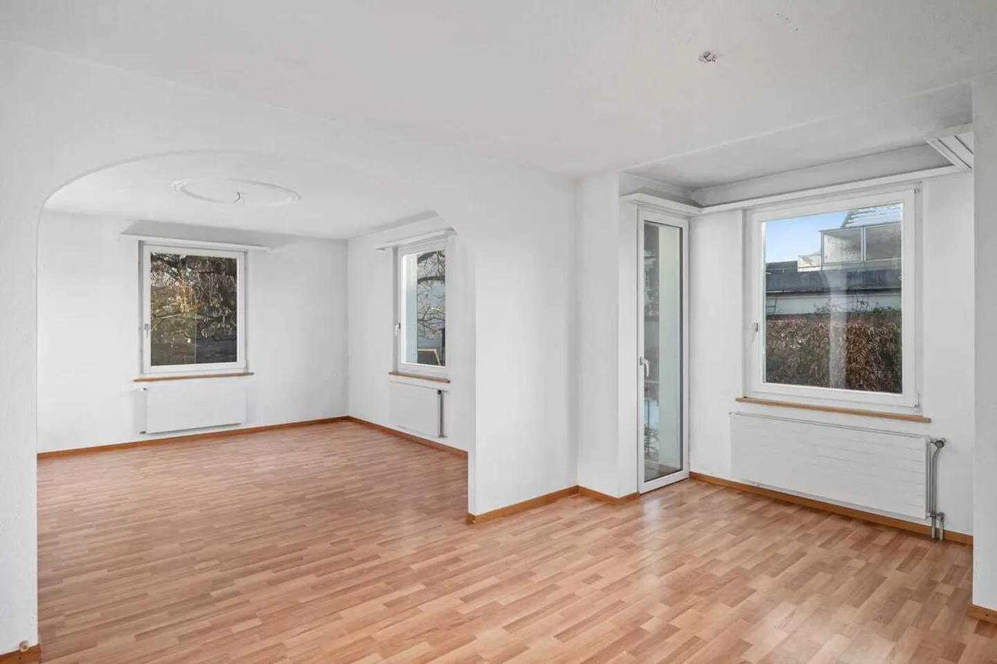 Maison individuelle de 5 pièces avec réserve de construction et jardin à vendre à Wohlen - Photo 2 sur 6