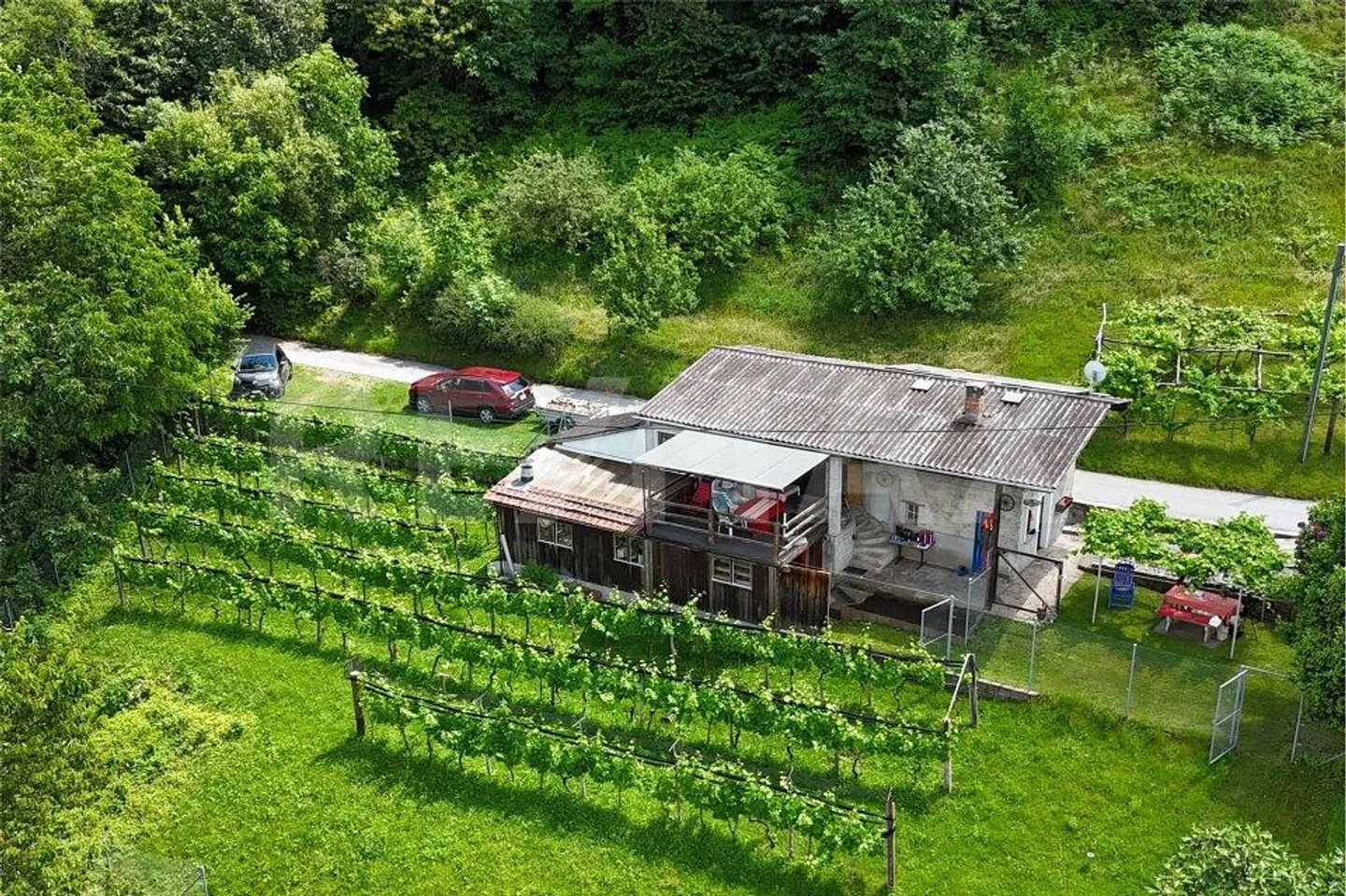 Interessantes rustikales Tessiner mit großem Grundstück - Foto 1 von 13