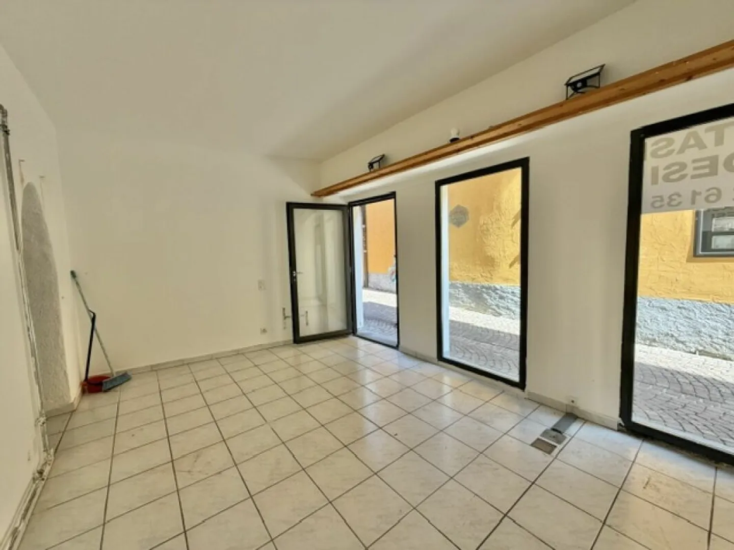 ZUM VERKAUF IM DORF ASCONA - Charmanter Laden mit Innenhof - Foto 2 von 7