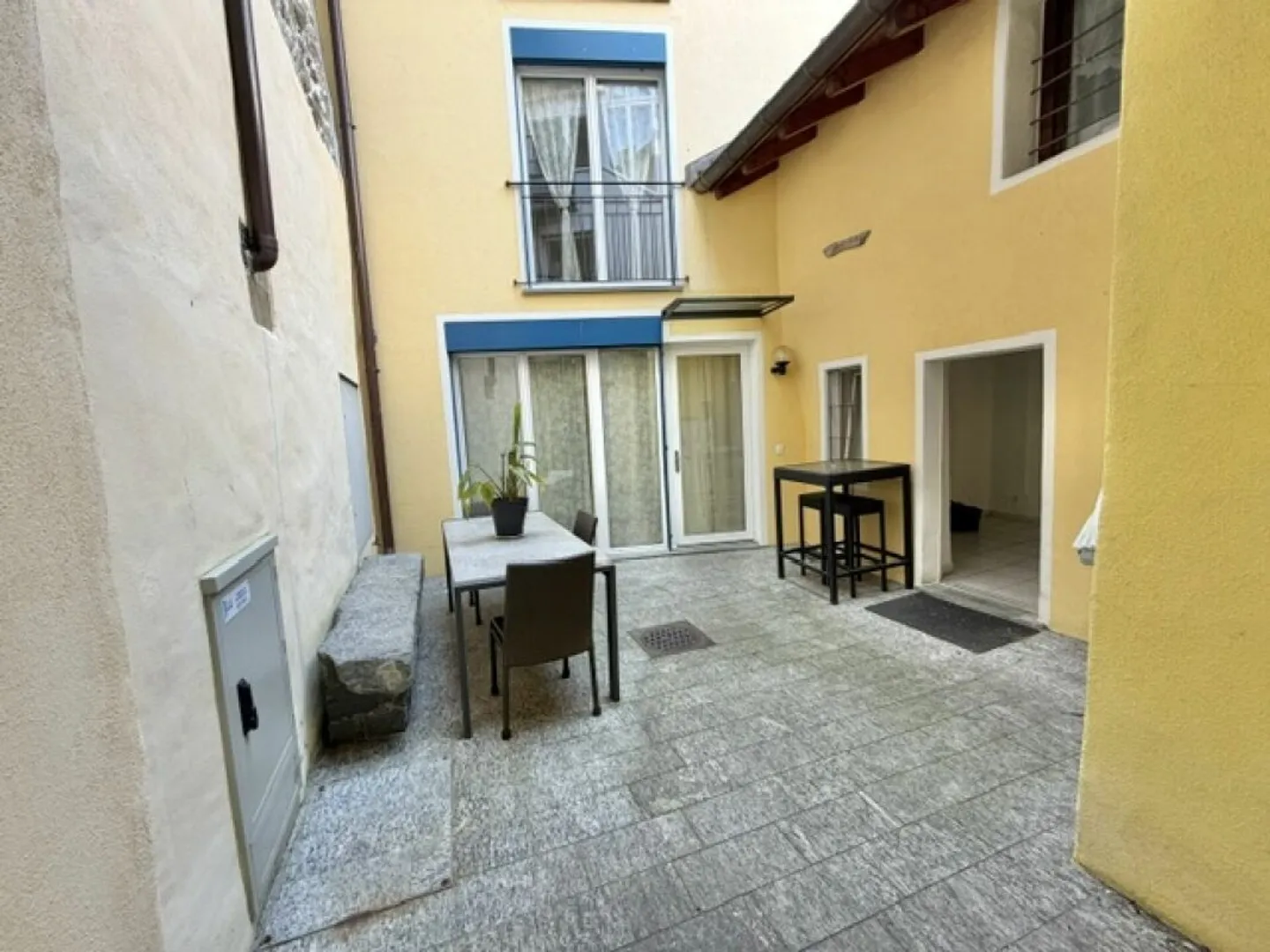 ZUM VERKAUF IM DORF ASCONA - Charmanter Laden mit Innenhof - Foto 6 von 7