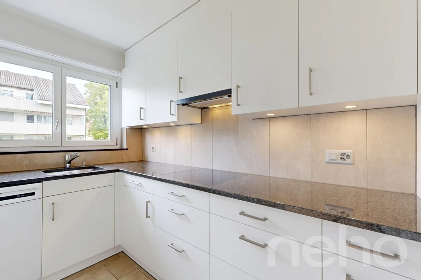 Soleggiato, tranquillo e centrale al piano rialzato - Foto 5 di 12