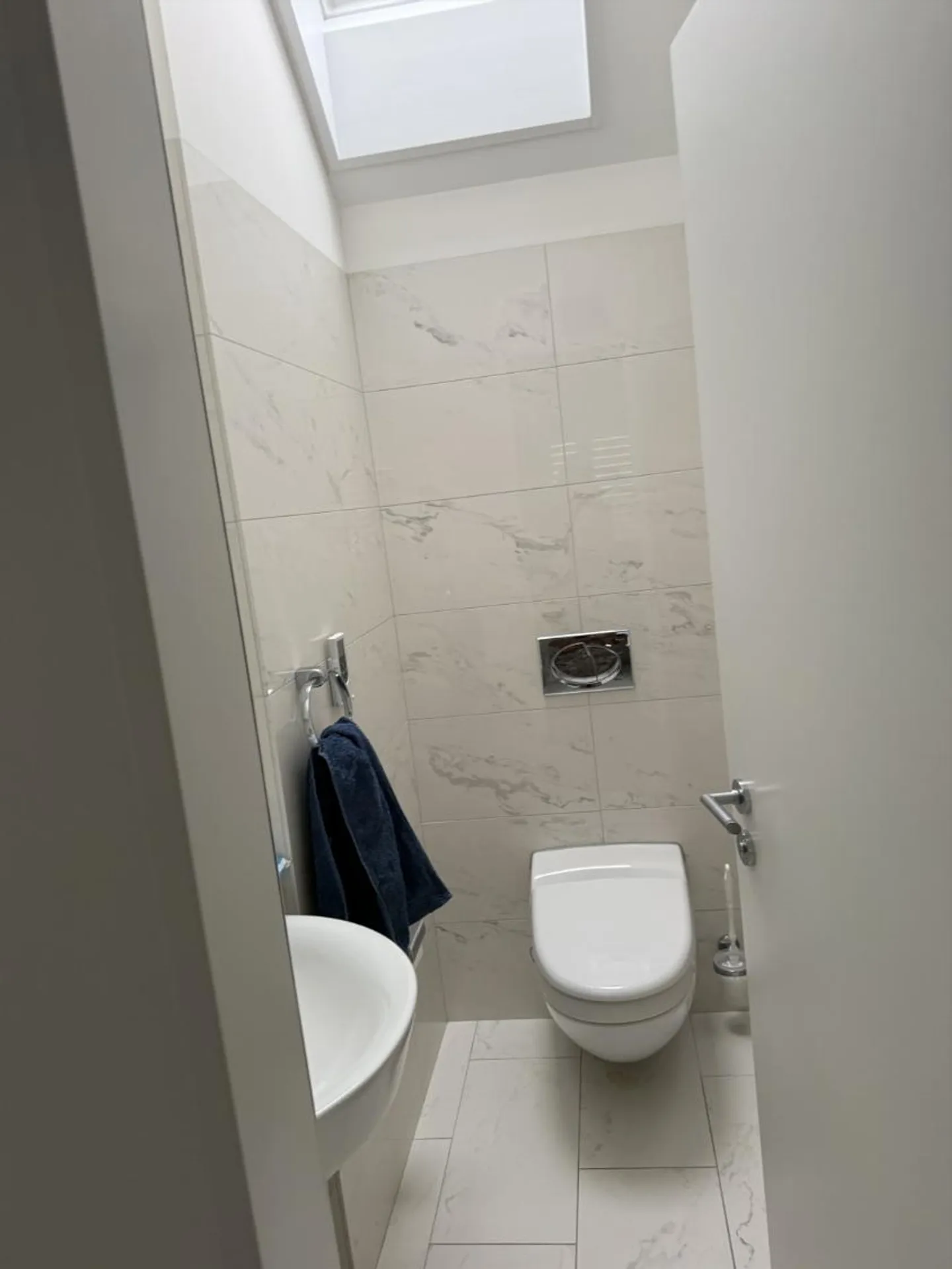 Charming Apartment with Balcony - Photo 2 of 5