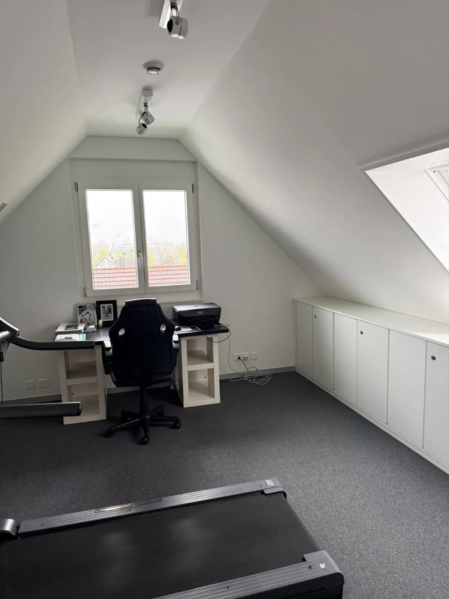 Charming Apartment with Balcony - Photo 4 of 5