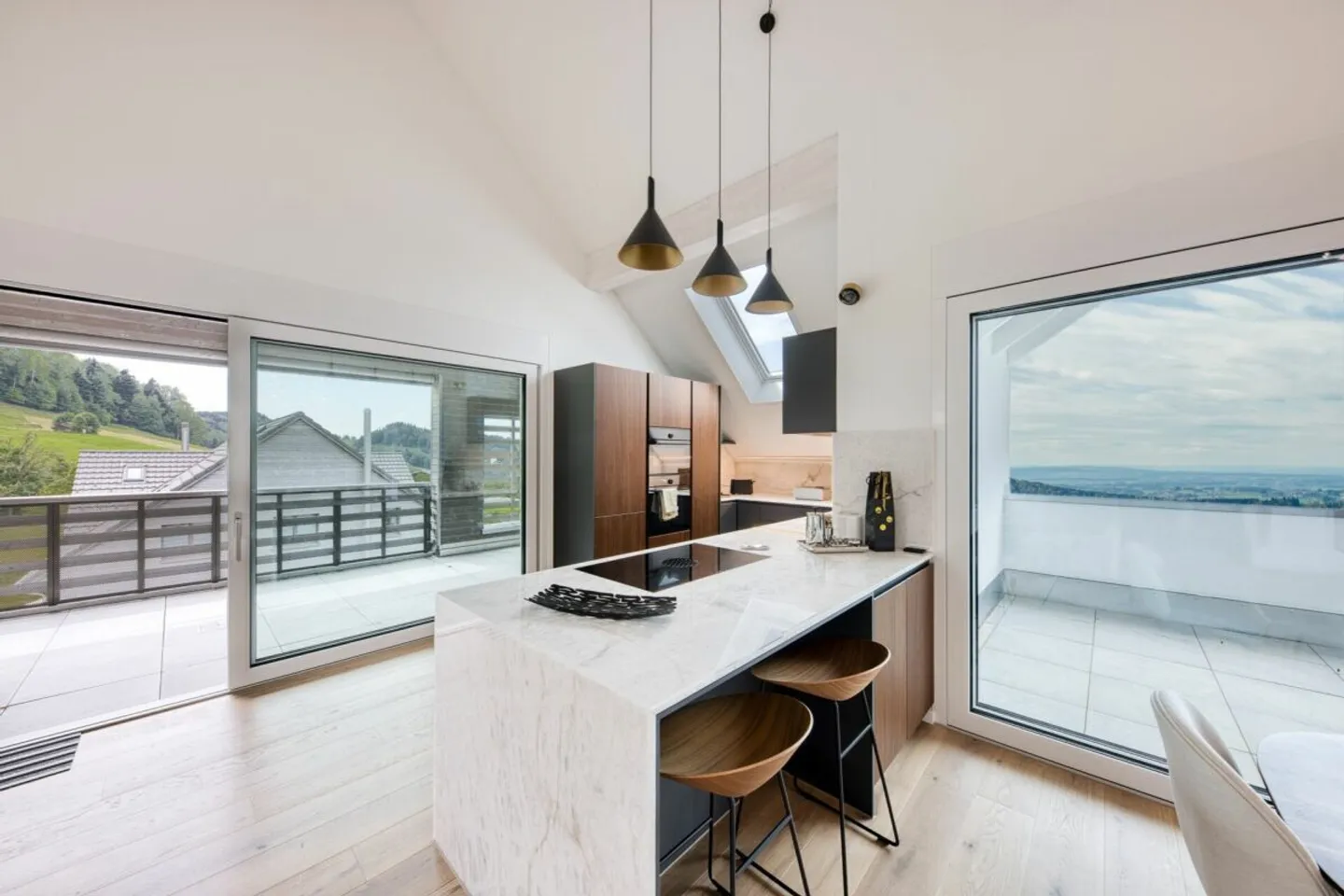SPEICHERSCHWENDI: Luxurious penthouse apartment with unobstructed Lake Constance panorama near St. Gallen - Photo 2 of 10