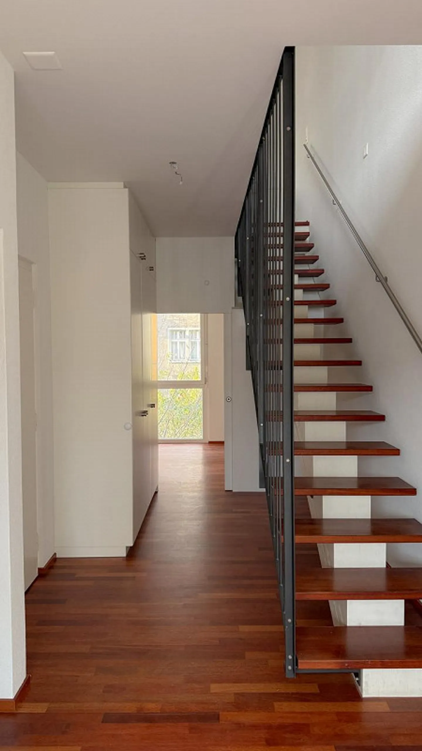 Duplex apartment with modern character - Photo 9 of 11