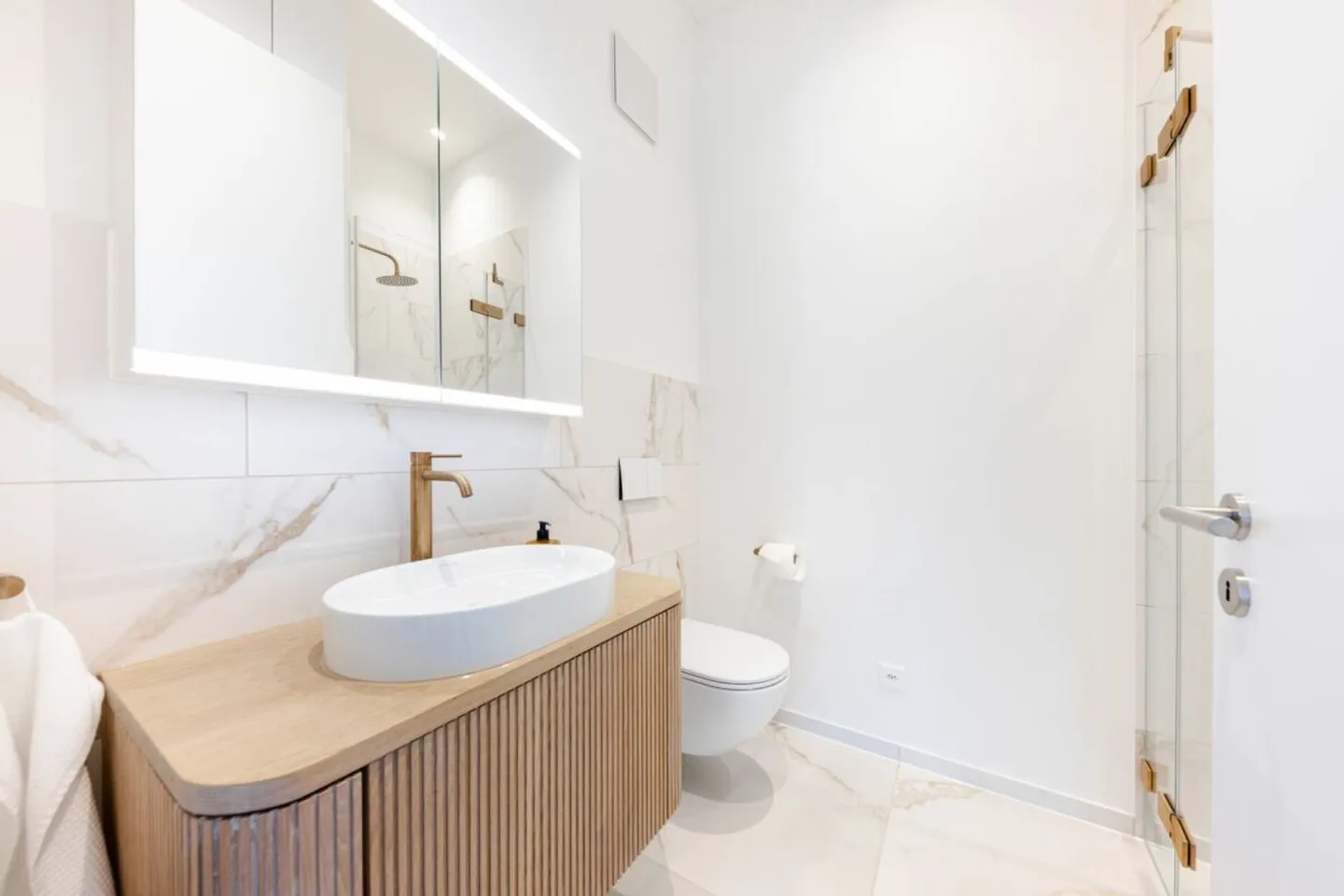 SPEICHERSCHWENDI: Luxurious penthouse apartment with unobstructed Lake Constance panorama near St. Gallen - Photo 7 of 10