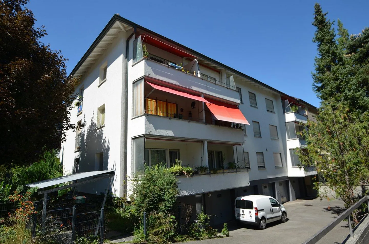 Appartement rénové de 4 pièces dans le quartier populaire de Weissenbühl - Photo 1 sur 6