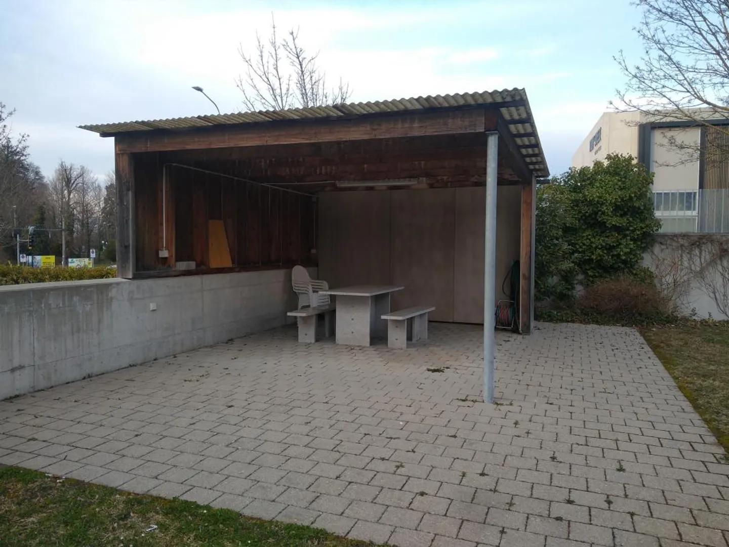 Ampio appartamento di 3,5 locali al piano terra, posizione molto centrale vicino al parco del lago - Foto 16 di 16