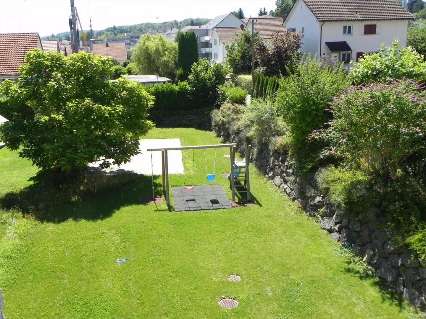 Ampio appartamento di 3,5 locali al piano terra, posizione molto centrale vicino al parco del lago - Foto 15 di 16