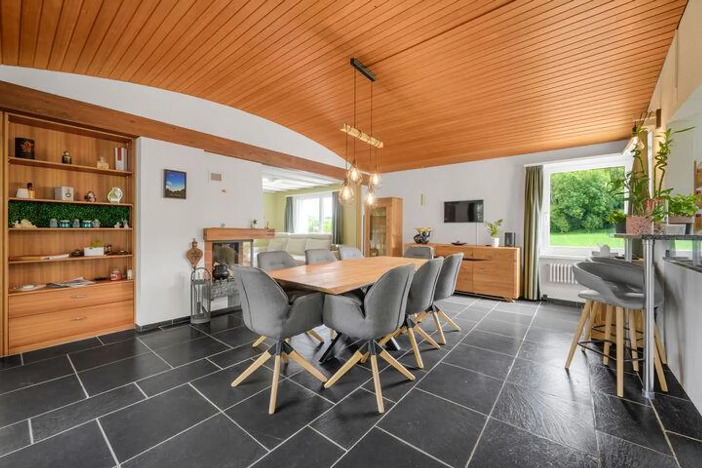 INVEST WHERE LOCATION AND RETURN CONVINCE - Photo 3 of 7