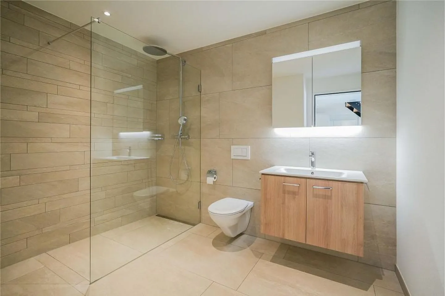 Calme et bien entretenu : appartement sous les combles de 2,5 pièces avec galerie - Photo 5 sur 13