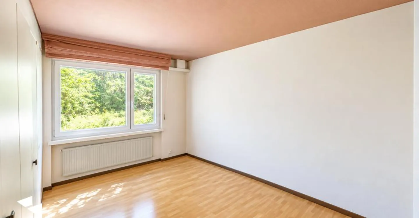 Appartement de 4,5 pièces situé au calme au bord de la forêt - Photo 6 sur 12