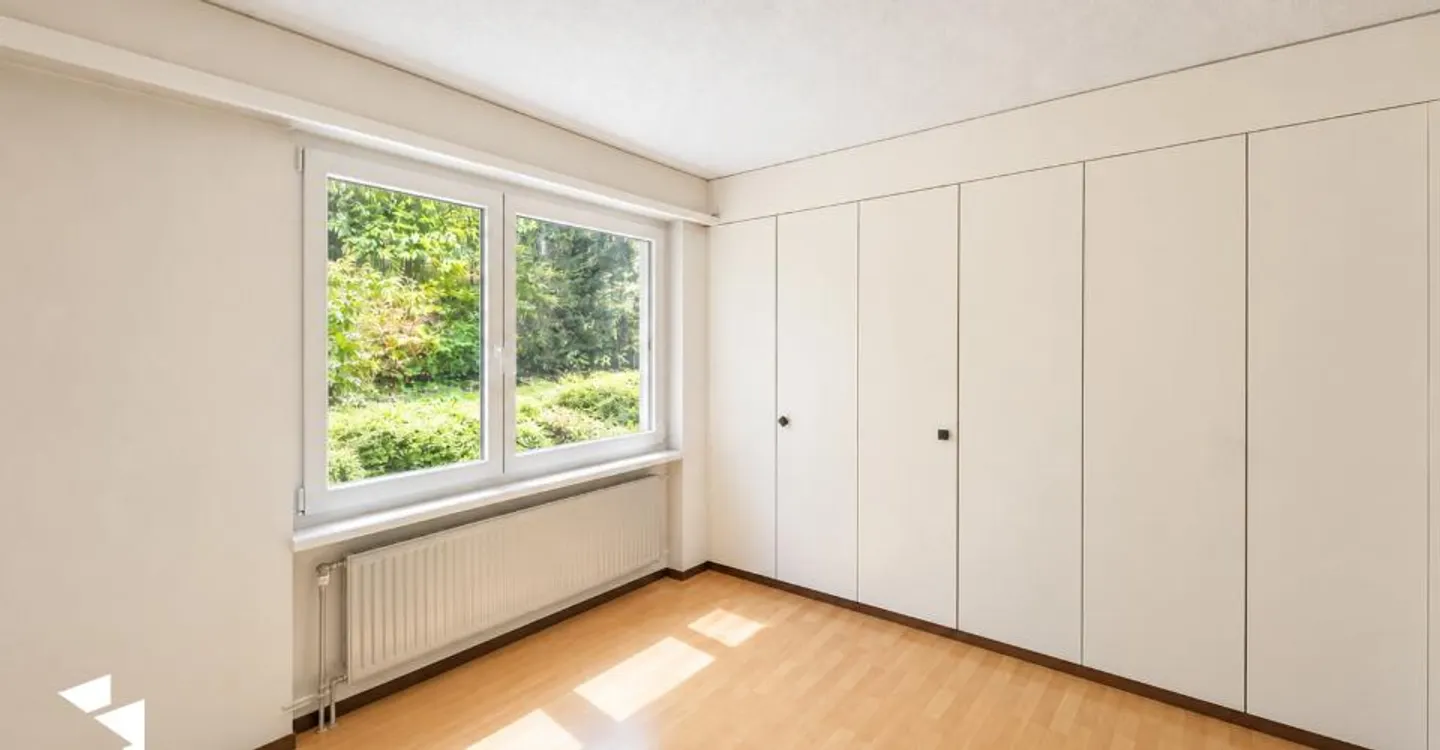 Appartement de 4,5 pièces situé au calme au bord de la forêt - Photo 7 sur 12