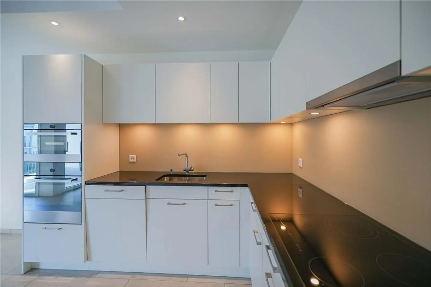 Calme et bien entretenu : appartement sous les combles de 2,5 pièces avec galerie - Photo 13 sur 13