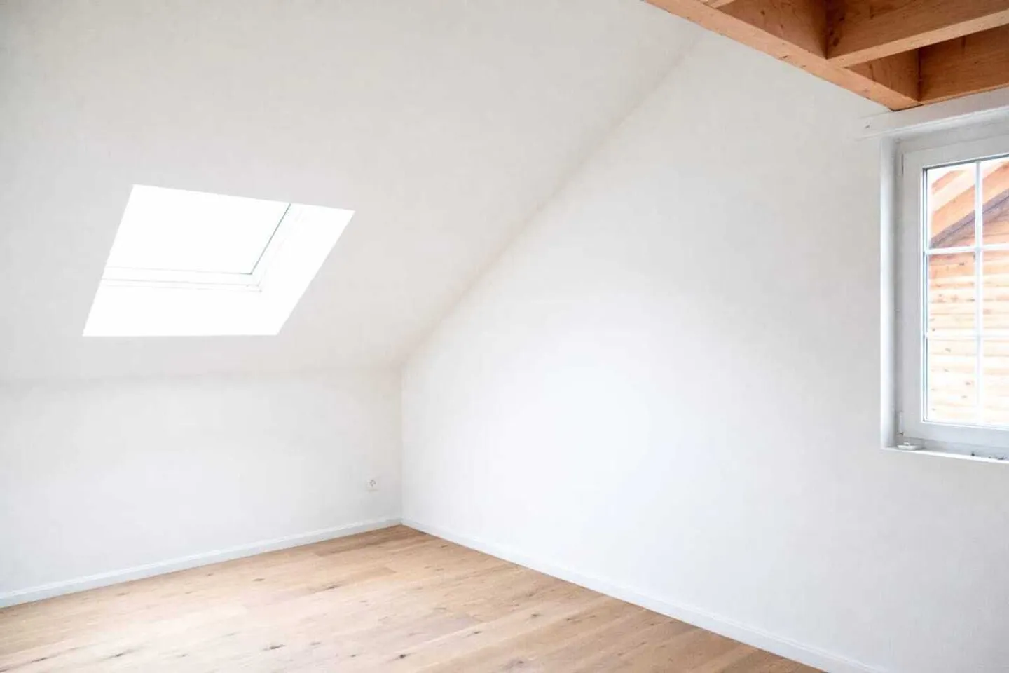 Geräumige Attika-Wohnung mit Terrasse - Foto 4 von 9