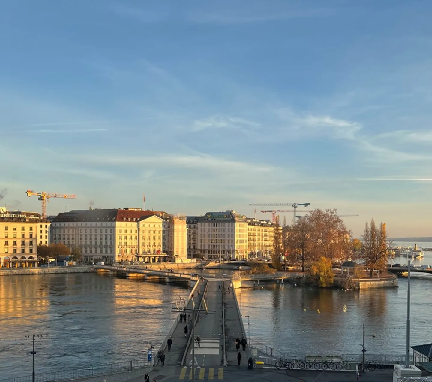 Bureaux magnifiques sur la Rue du Rhône avec vue dégagée sur la baie - Photo 1 sur 2
