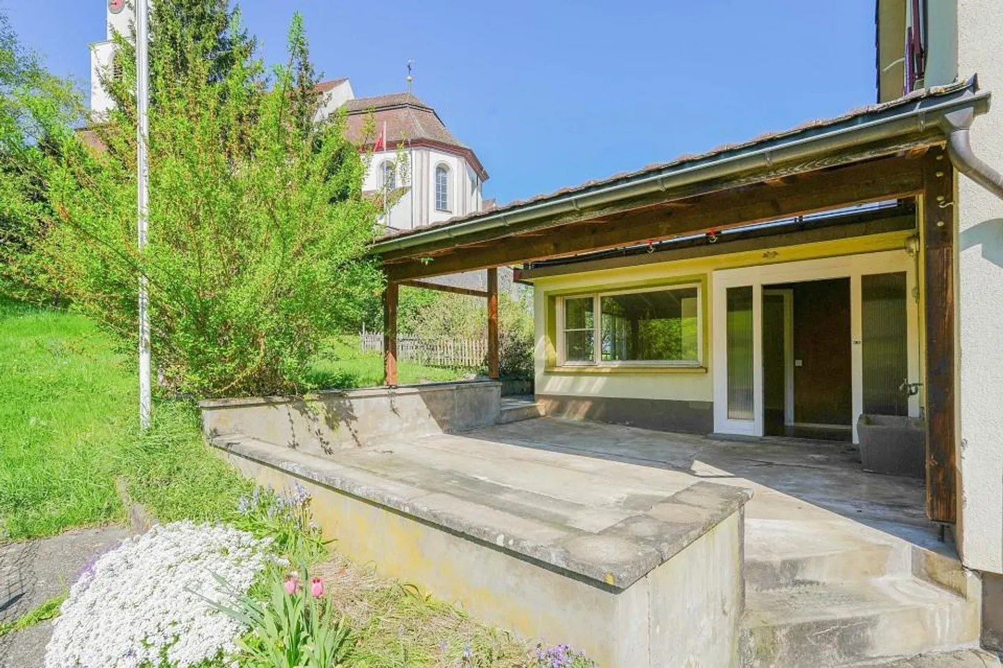 Maison bifamiliale avec jardin spacieux au milieu du village - Photo 6 sur 13