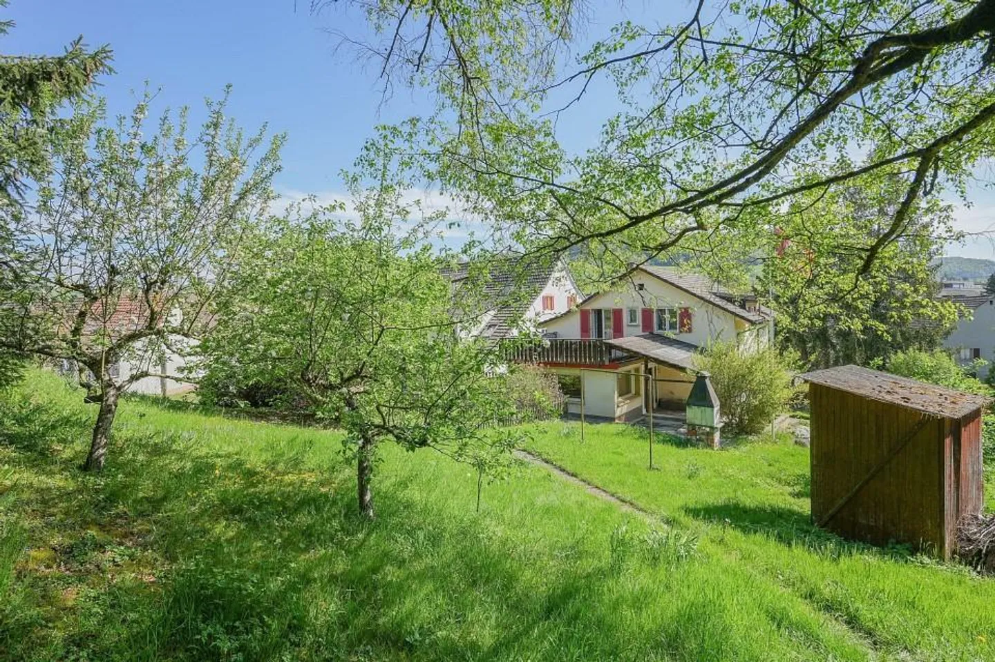Maison bifamiliale avec jardin spacieux au milieu du village - Photo 8 sur 13