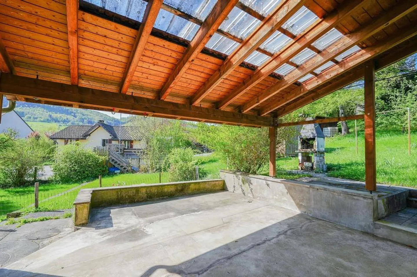 Maison bifamiliale avec jardin spacieux au milieu du village - Photo 9 sur 13