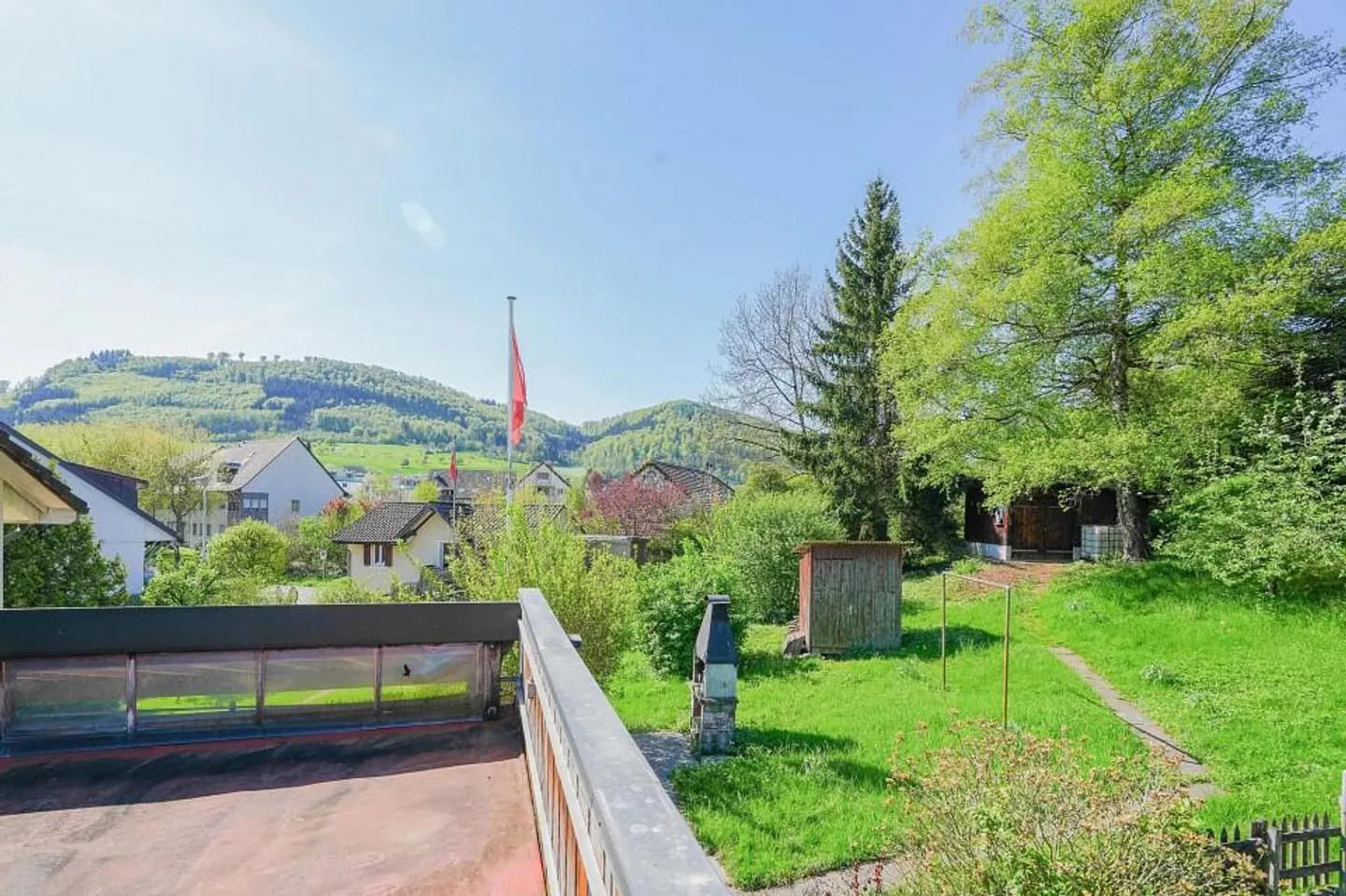 Maison bifamiliale avec jardin spacieux au milieu du village - Photo 10 sur 13
