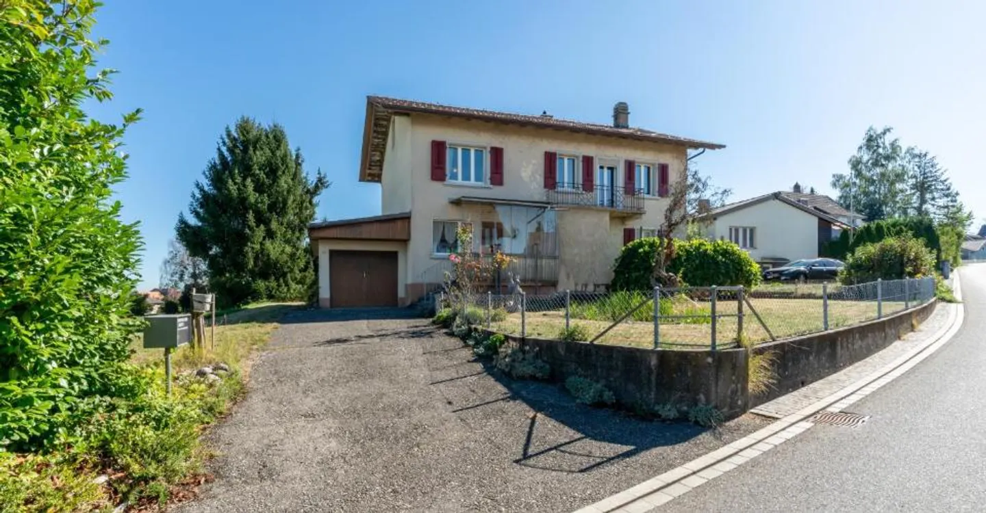 Casa unifamiliare di 6,5 stanze con grande giardino e spazio per idee - Foto 1 di 12