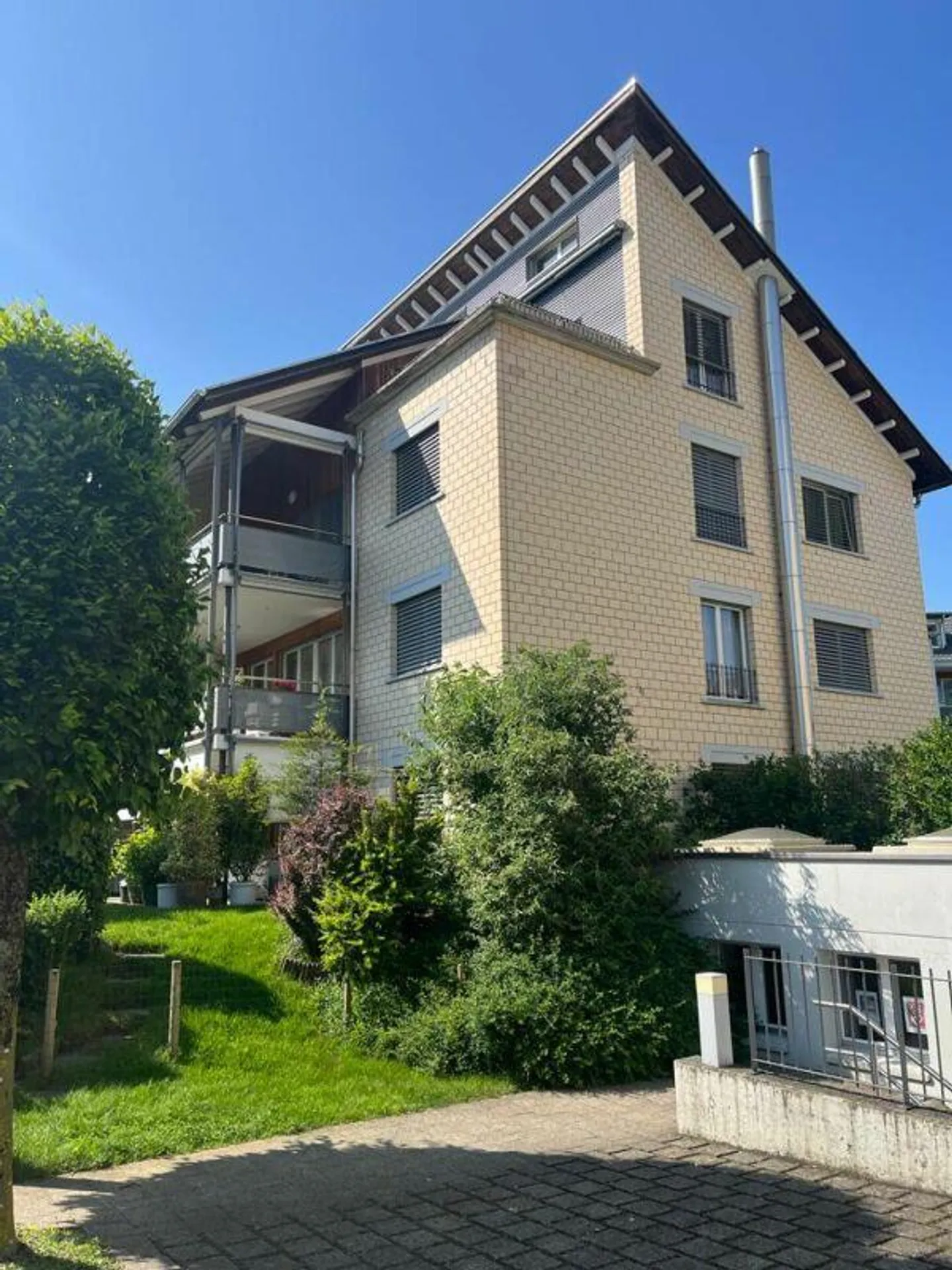 Diaspora Room in Küssnacht - Photo 1 of 2